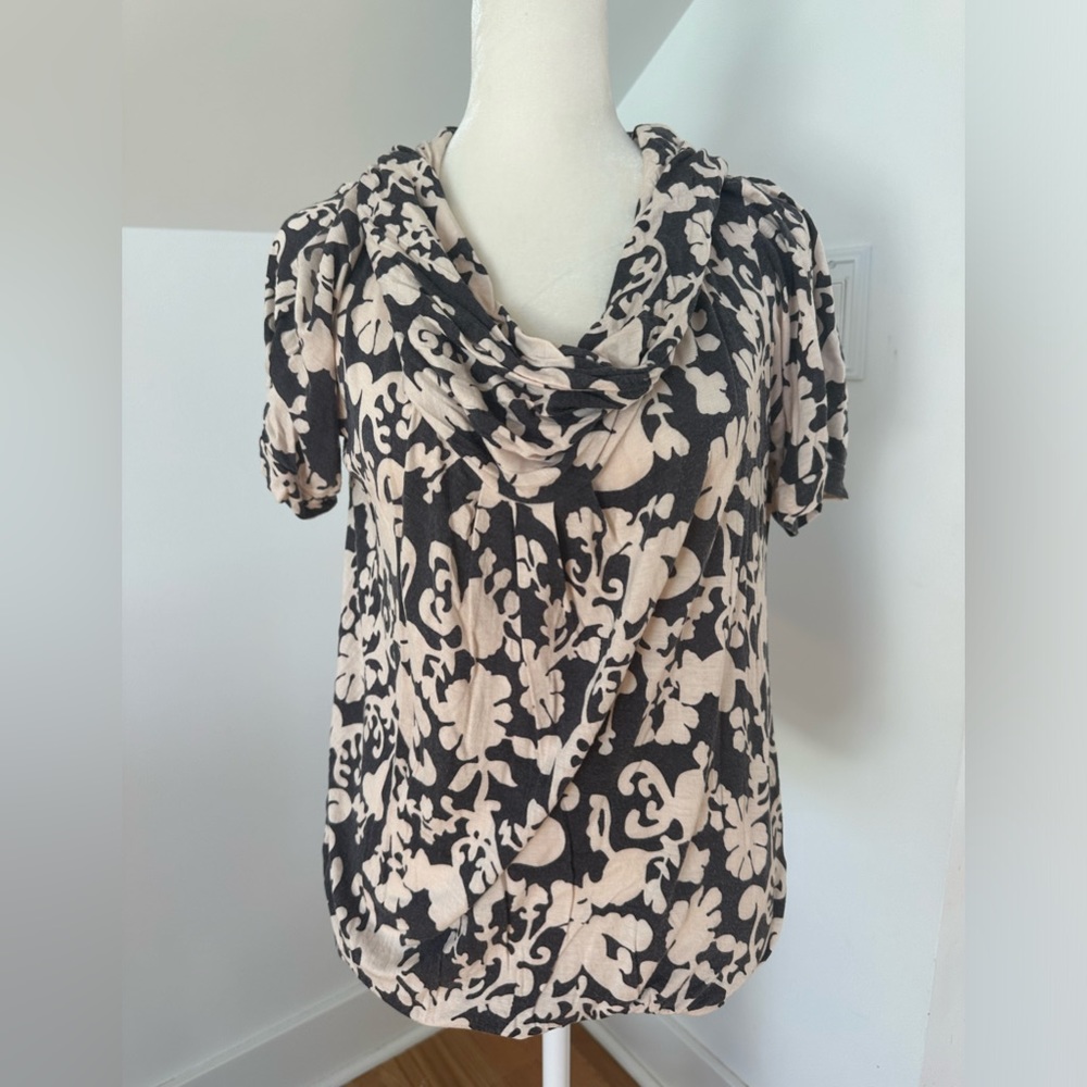 Short sleeve cowl neck Velvet V neck size M